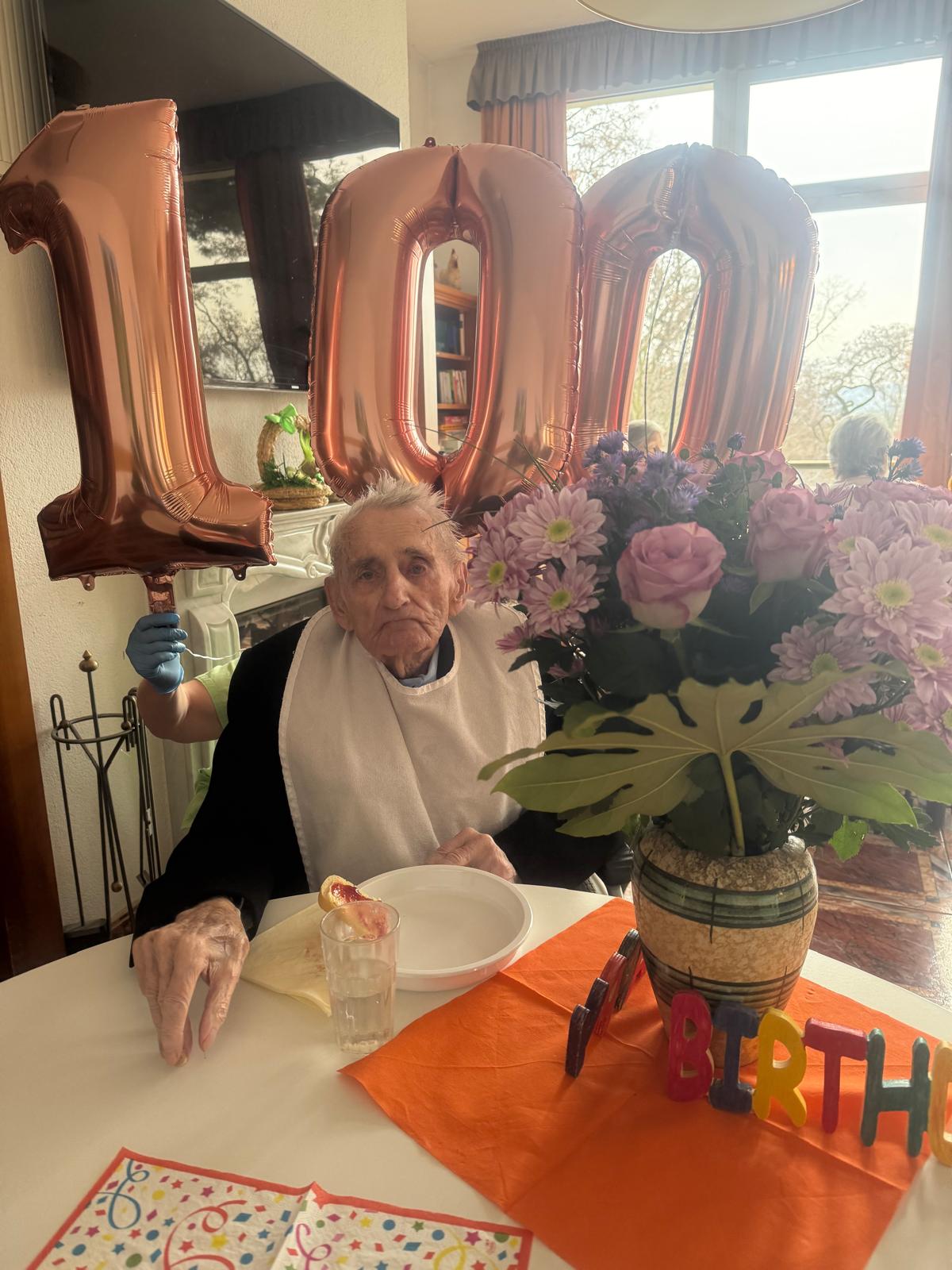 Zum 100. Geburtstag alles Gute